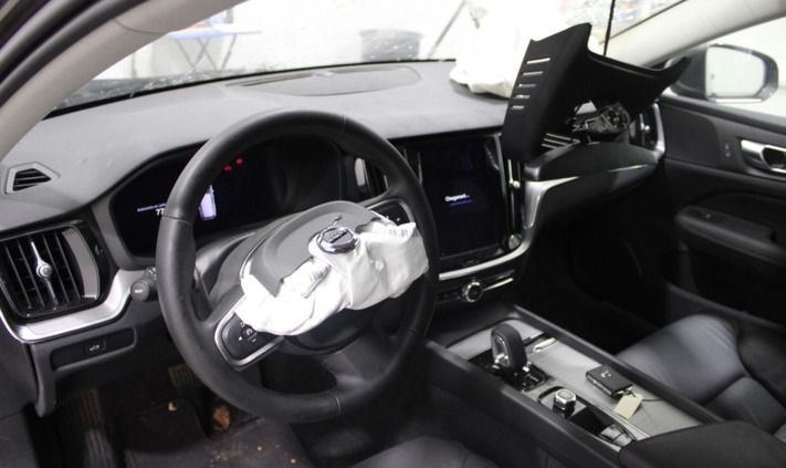 Volvo V60 cena 59900 przebieg: 20500, rok produkcji 2023 z Wrocław małe 781